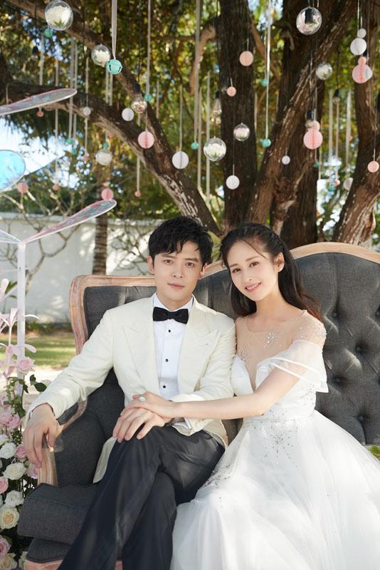 开云电子官方网颖儿巴厘岛大婚付辛博亲身设想同党婚戒(图1)