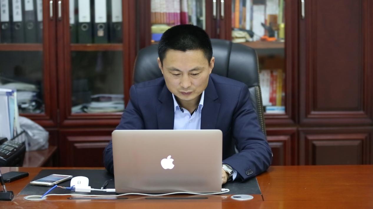 开云官方王洪：以“韧”为针以“创”为线织就鹰诺事情打扮定装的匠心华章